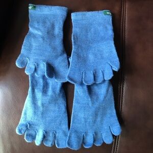 2 pairs Injingi medium weight mini-crew 3” tall blue toe socks.